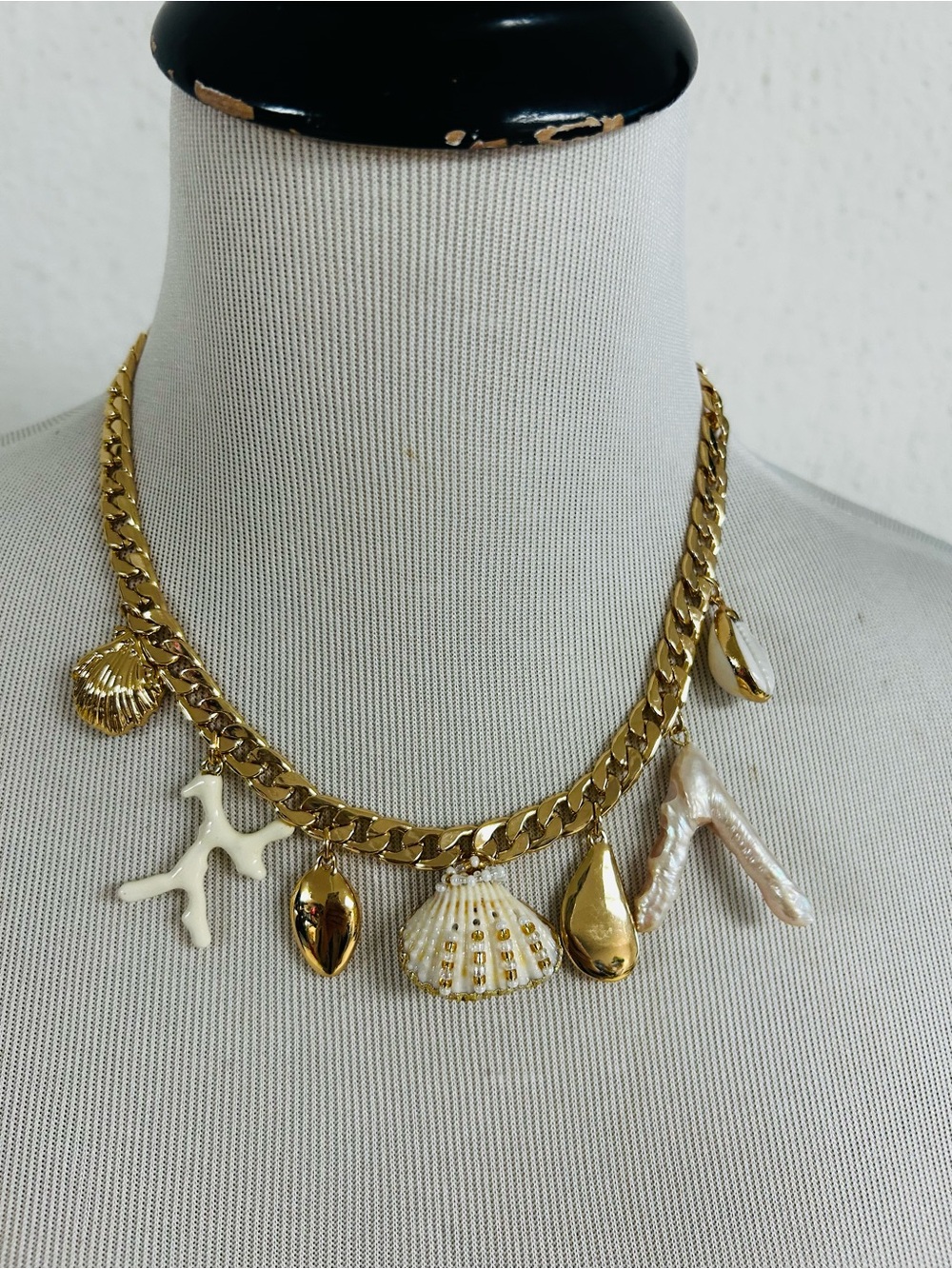 House of Harlow 1960 Gold Shell & coral Charm Necklace w/Freshwater Pearls NWT